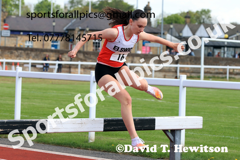 Steeplechase, 2026 Elswick Harriers Event, Wentworth, Hexham. Photo: David T. Hewitson/Sports for All Pics